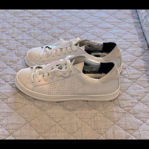 !!Like New!! P448 John Sneakers